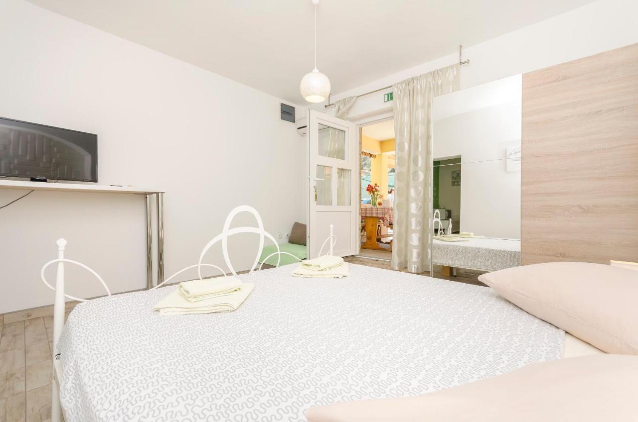 Apartments And Room Take It Easy Tribalj Esterno foto